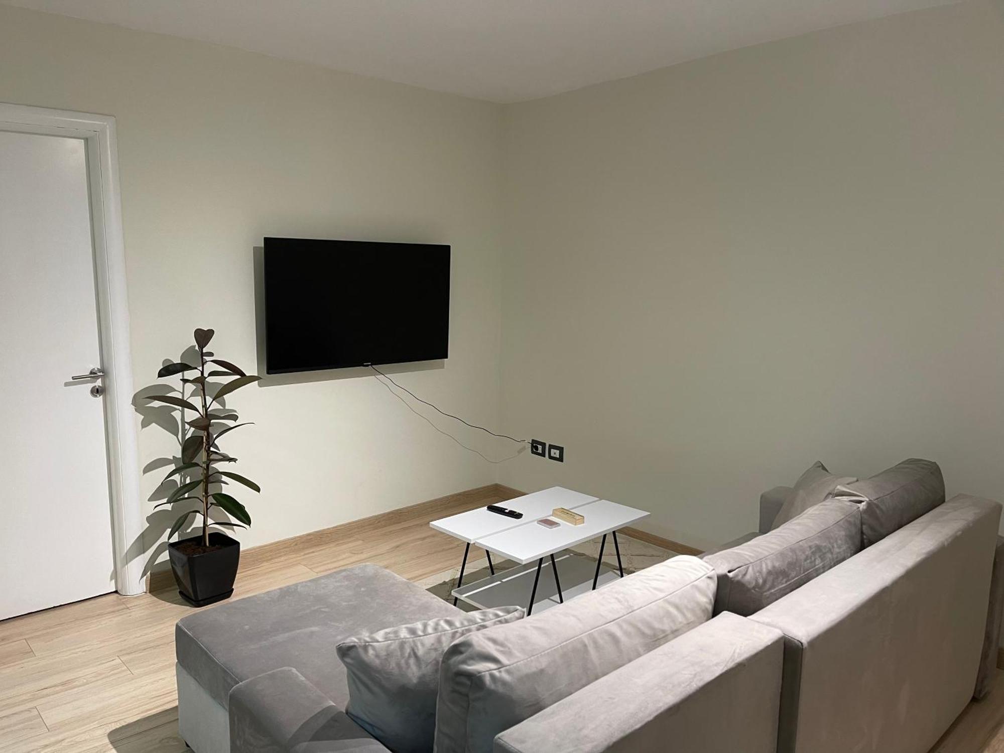 White Apartment, In The Center Of Tirana Exterior foto